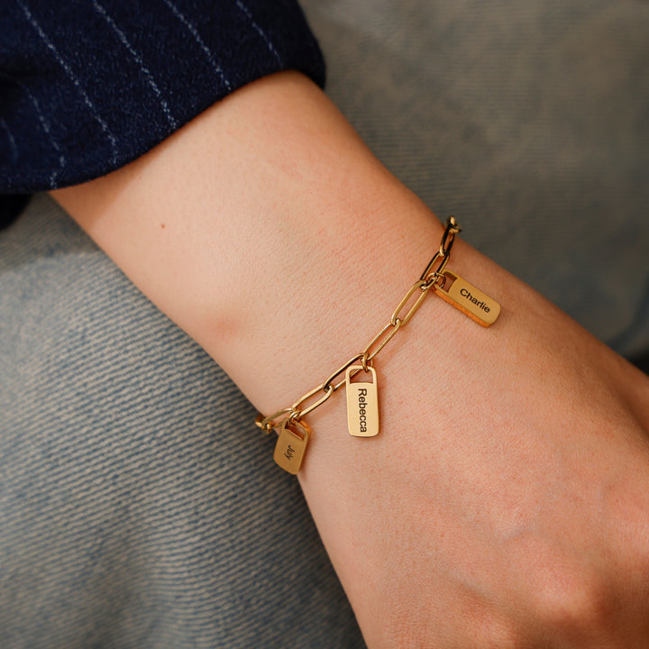 Kettenarmband mit personalisierten Anhängern