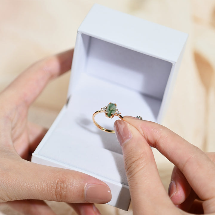 Edler Smaragd-Ring ein Symbol eurer Liebe