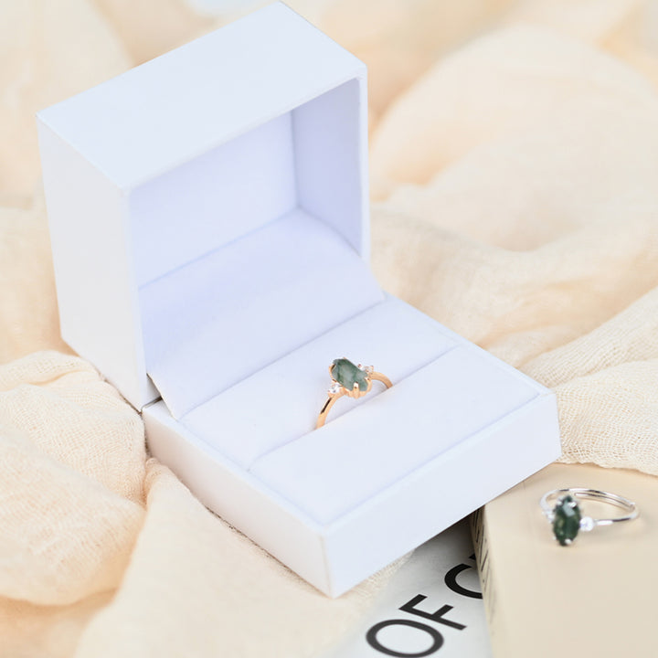 Edler Smaragd-Ring ein Symbol eurer Liebe