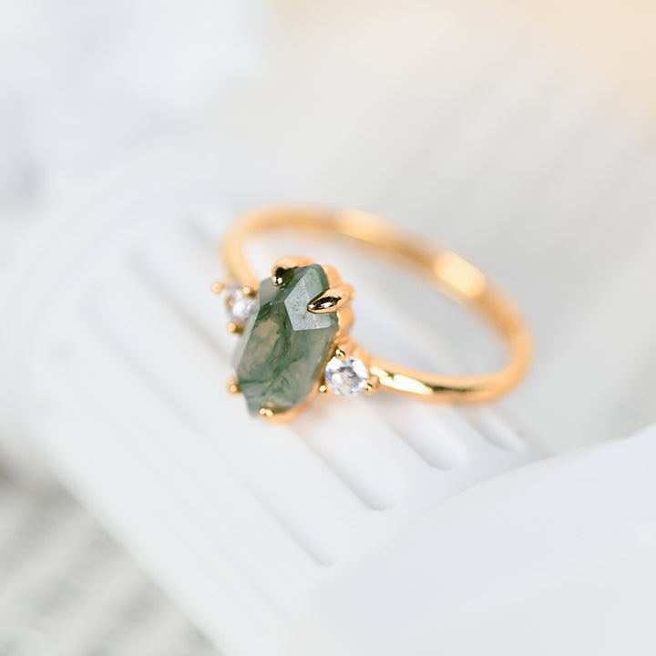 Edler Smaragd-Ring ein Symbol eurer Liebe