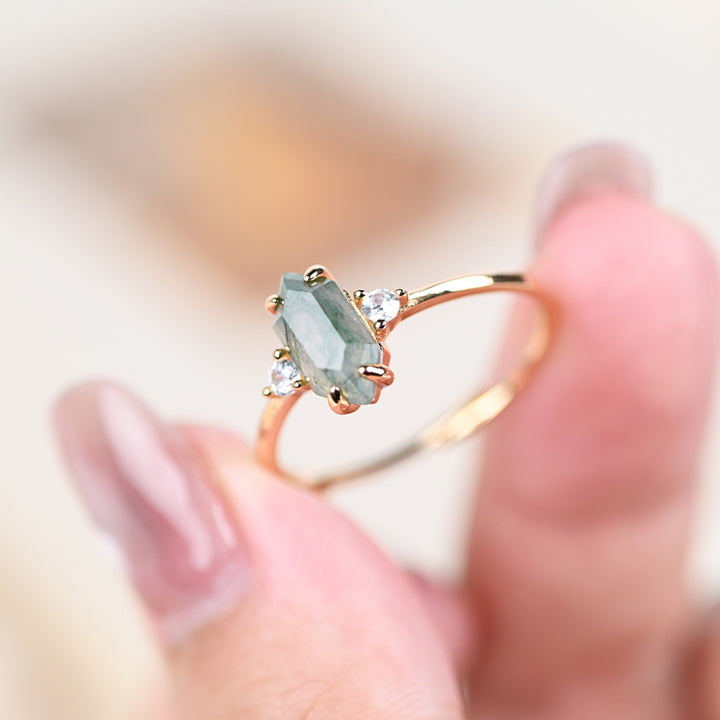 Edler Smaragd-Ring ein Symbol eurer Liebe