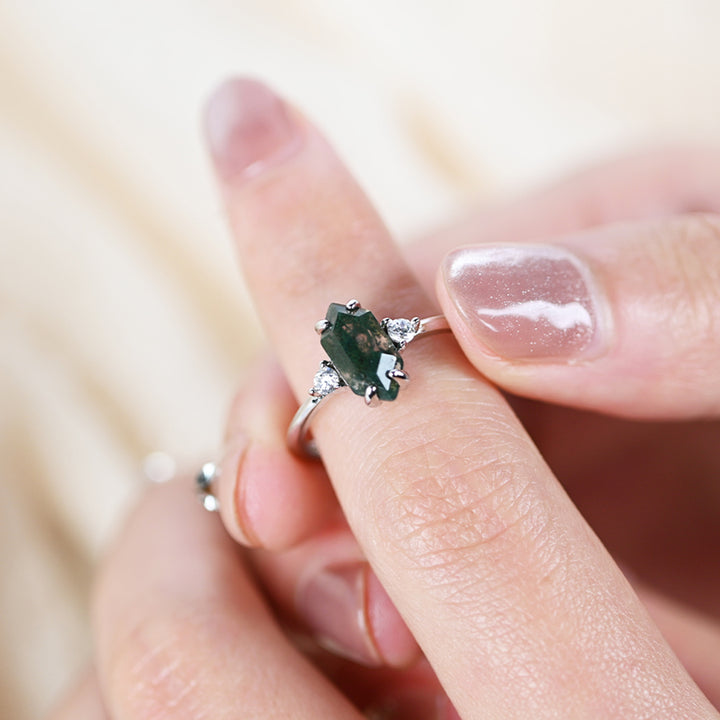 Edler Smaragd-Ring ein Symbol eurer Liebe