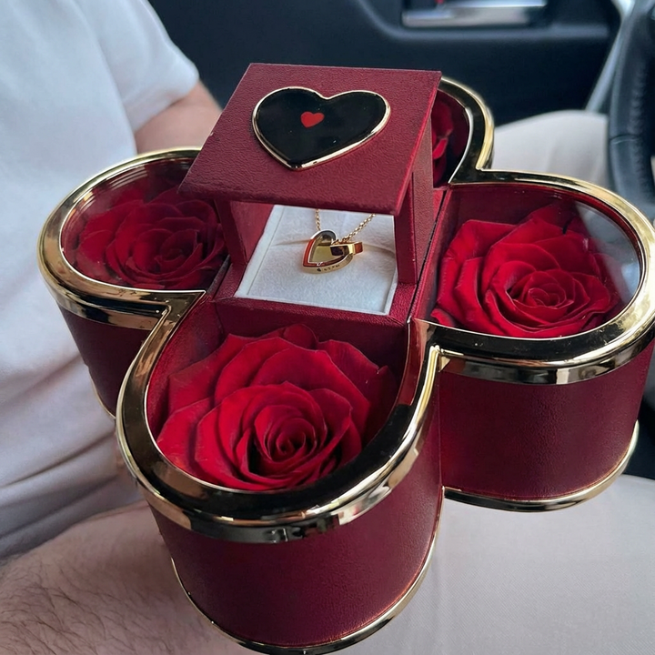 Gravierte Herz-Halskette - mit echten 4 Rosen